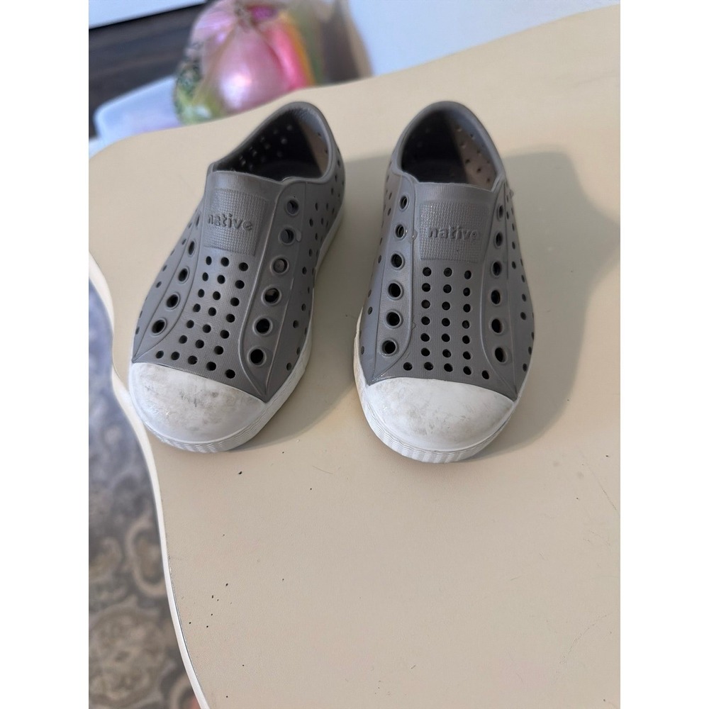 Native kids shoes grey size c7 new